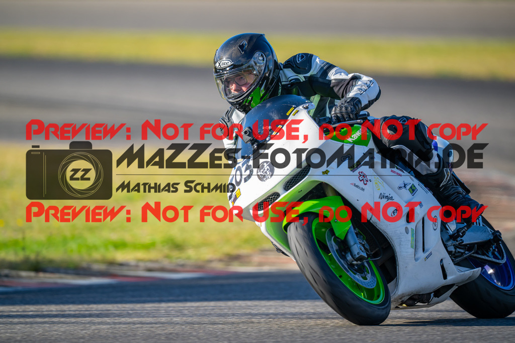 MaZZes-Fotomatrix-20260918-704611 | GELB