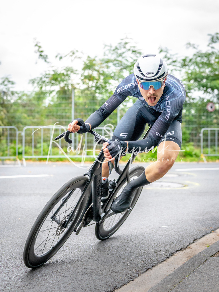 Ralf Eppink Photography 20250921_DSC08524 | Sportfotografie, Eventfotografie, Porträtfotografie, Radsport Fotograf, Triathlon Fotograf, Düsseldorf Fotograf, Köln Fotograf, Actionfotografie, Teamfotografie, Peoplefotografie, Business Portraits, Veranstaltungsfotografie, Reportagefotografie - Realisiert mit Pictrs.com