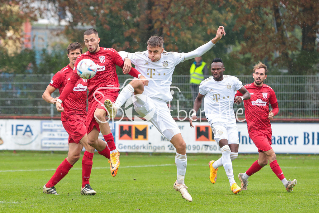 TSV Rain - FC Bayern Amateure | Leo Benz(TSV #27) im Duell mit Roman REINELT (FCB #25)