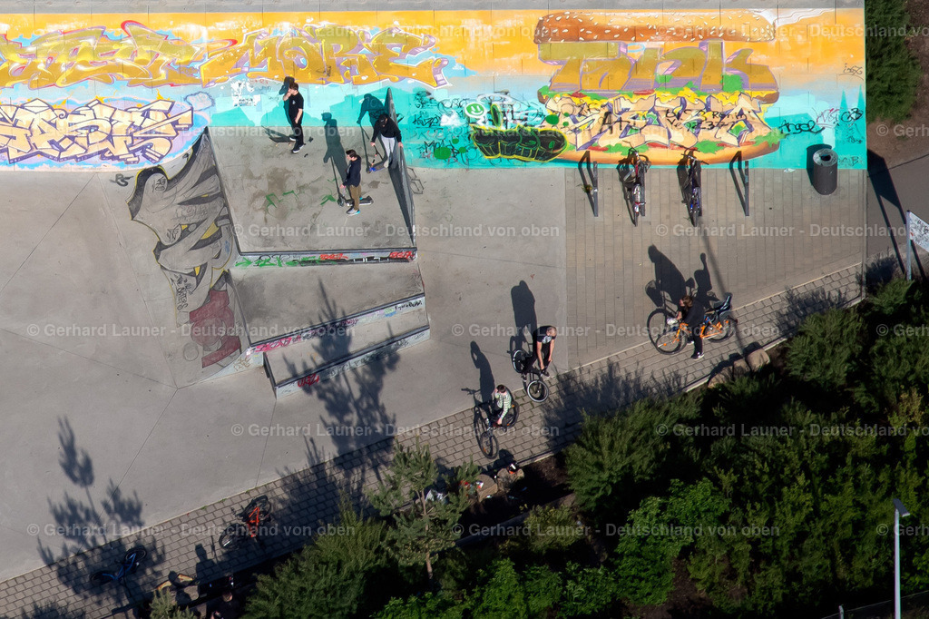 4025856 | ERFURT 06.05.2020 Streckenführung des Rad- Weges und der Skatebahn Skatepark Johannesfeld und Stadtteilpark Johannesfeld im Ortsteil Johannesvorstadt in Erfurt im Bundesland Thüringen, Deutschland. Weiterführende Informationen bei: DSGN CONCEPTS UG,  Fineline GmbH,  plandrei Landschaftsarchitektur GmbH. // Route of the cycle path and the skating rink Skatepark Johannesfeld in the district Johannesvorstadt in Erfurt in the state Thuringia, Germany. Further information at: DSGN CONCEPTS UG,  Fineline GmbH,  plandrei Landschaftsarchitektur GmbH. Foto: Gerhard Launer