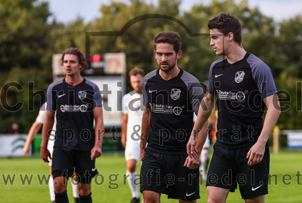 2023-08-08_137_FC_Moosinning_gegen_FC_Langengeisling | Moosinning, Deutschland, 08.08.2023:
Fußball, Bezirksliga Oberbayern Ost 2023 / 2024, 3. Spieltag, FC Moosinning gegen FC Langengeisling, Endergebnis: 0:4

Lucas Seeholzer (FC Langengeisling, #2), Paul Bucher (FC Langengeisling, #18)

Foto: Christian Riedel / fotografie-riedel.net