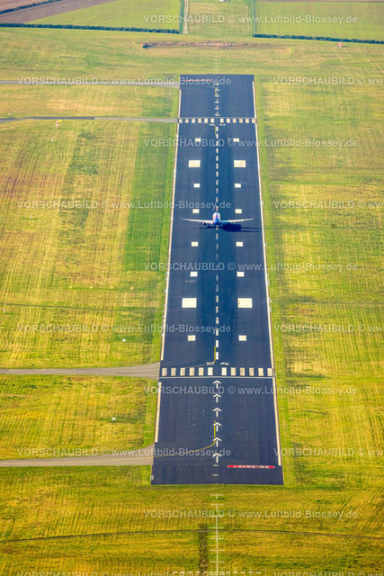 Dortmund220900226Flughafen | Luftbild, Startbahn und Landebahn, startendes Flugzeug, Flughafen Dortmund Airport, Wickede, Dortmund, Ruhrgebiet, Nordrhein-Westfalen, Deutschland