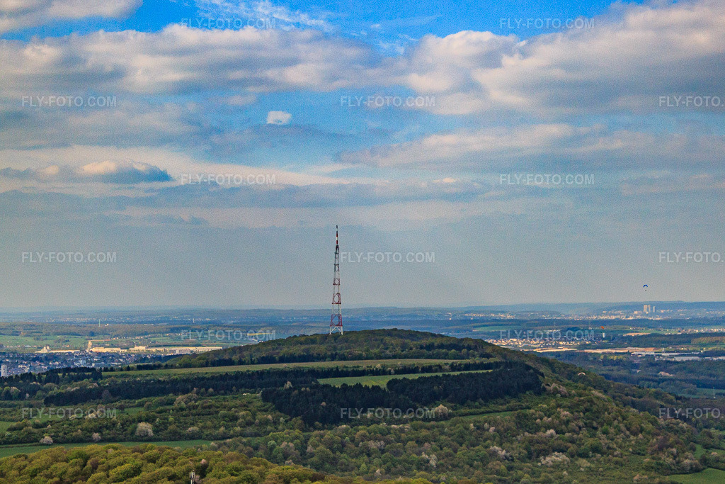 Aerial view: Transmission tower in Entrange in the state Moselle, France.Photo: IMG_39699.jpg taken on 04/16/2011 by Werner Riehm/FLY-FOTO.comResolution of the original: 4345 x 2897 px
