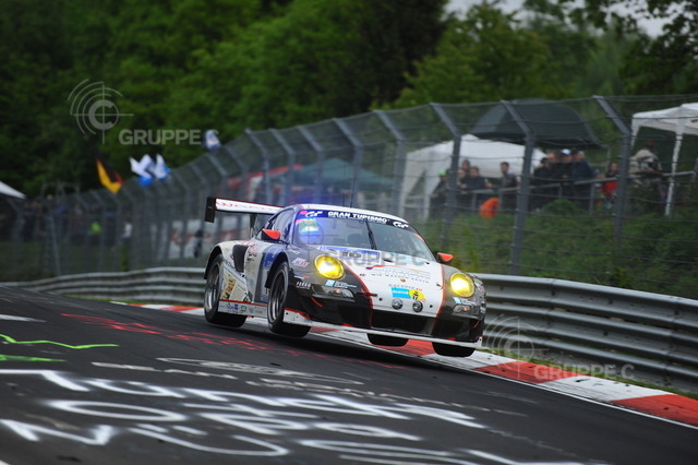 Motorsports / 24 Stunden Nürburgring 2015, Nürburgring-Nordschleife, GER | Georg Weiss, Oliver Kainz, Jochen Krumbach, Michael Christensen - Realisiert mit Pictrs.com