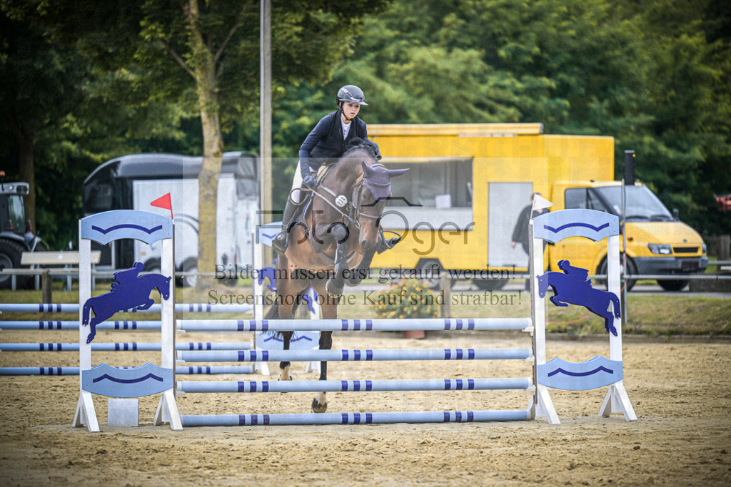 DOS_3832 | Entdecke hochwertige Reitturnierfotos von Foto Oger. Professionell, emotional und authentisch – jetzt Lieblingsmomente im Shop bestellen.Deutschlandweite Turnierfotografie. - Realisiert mit Pictrs.com