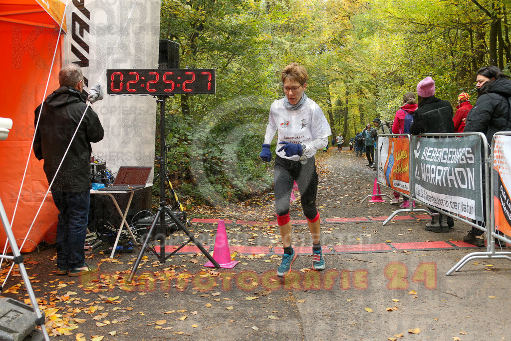 251026_1227_EX1_0405 | Sportfotografie im Rhein-Sieg Kreis, Köln, Bonn, NRW, Rheinland Pfalz, Hessen, etc. Unser Tätigkeitsfeld umfasst den Laufsport vom Volkslauf über den Marathon, Duathlon, Triathon bis zum Ultralauf wie Kölnpfad Ultra oder Schindertrail.
