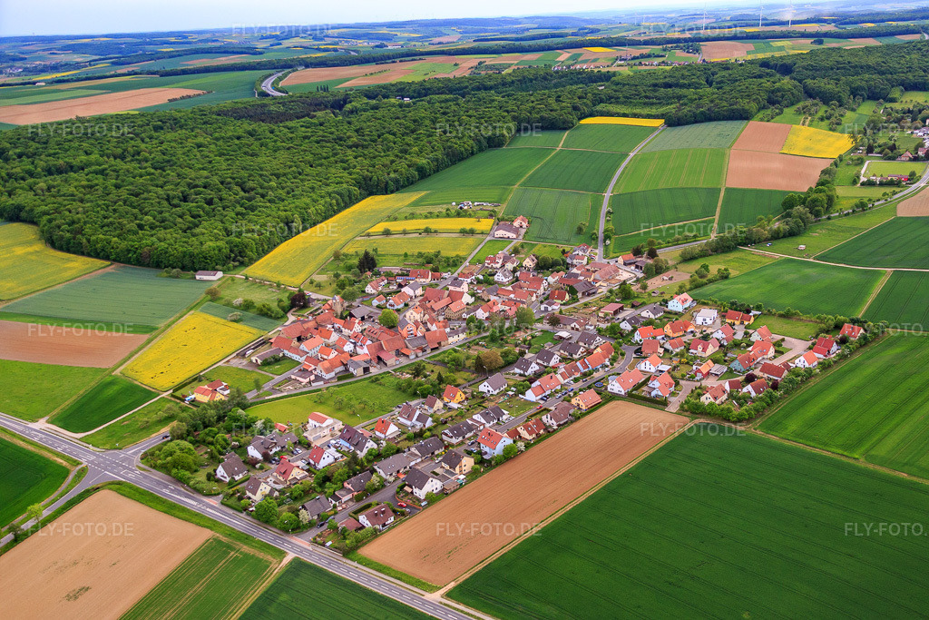 Luftbild: Ortsansicht von Nordosten im Ortsteil Rundelshausen in Werneck im Bundesland Bayern in Deutschland. Foto: IMG_078781.jpg vom 14.05.2015 durch Werner Riehm/FLY-FOTO.de