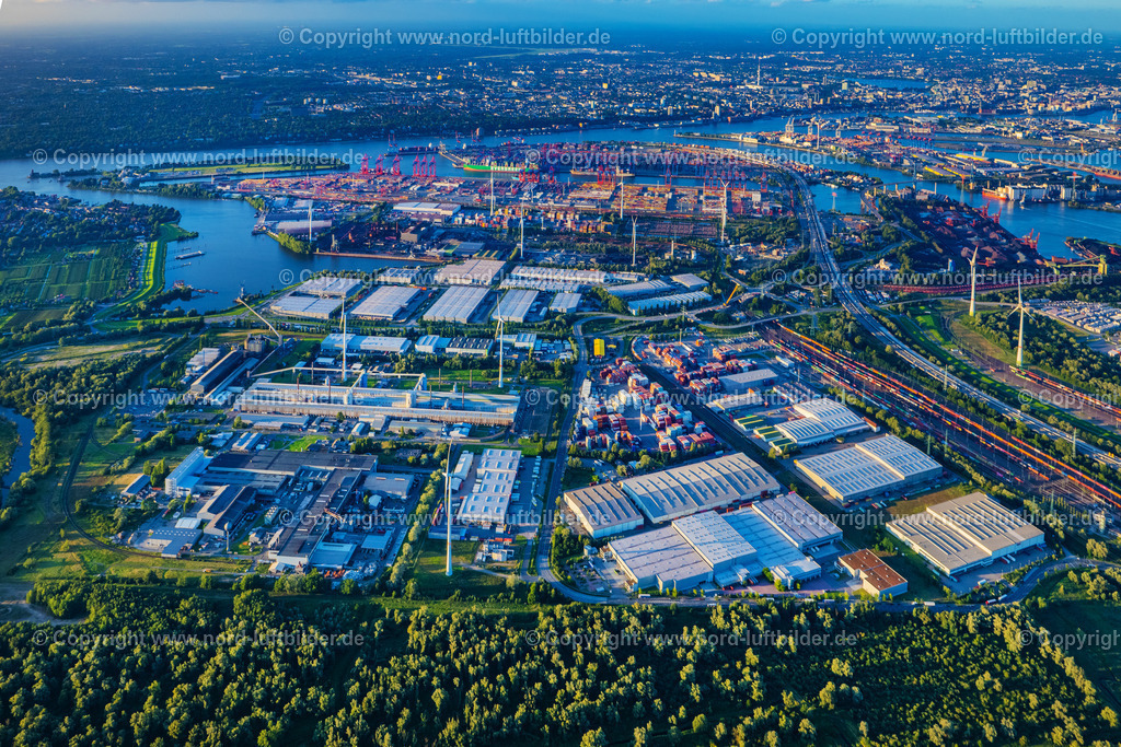 Hamburg_Finkenwerder_Aluminium_Hütte_ELS_3406090823 | HAMBURG 09.08.2023 Werksgelände der Trimet Aluminium SE in Hamburg im Bundesland Hamburg, Deutschlan. Weiterführende Informationen bei: TRIMET Aluminium SE. // Factory premises of Trimet Aluminum SE in the district of Altenwerder in Hamburg in the state of Hamburg, Germany. Further information at: TRIMET Aluminium SE. Foto: Martin Elsen