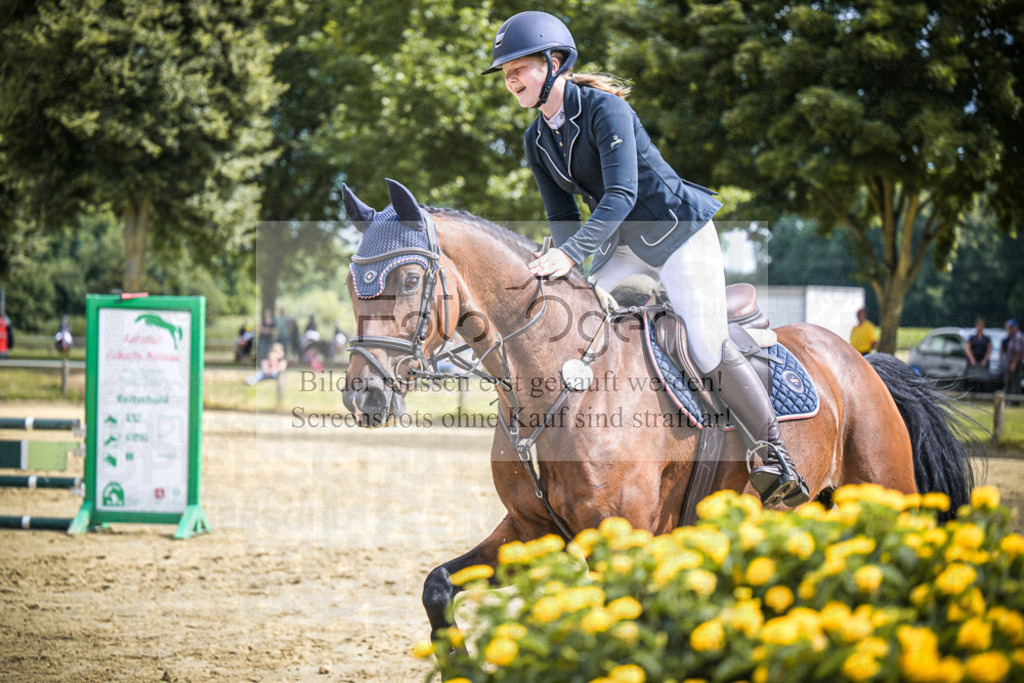 DOS_4695 | Entdecke hochwertige Reitturnierfotos von Foto Oger. Professionell, emotional und authentisch – jetzt Lieblingsmomente im Shop bestellen.Deutschlandweite Turnierfotografie. - Realisiert mit Pictrs.com