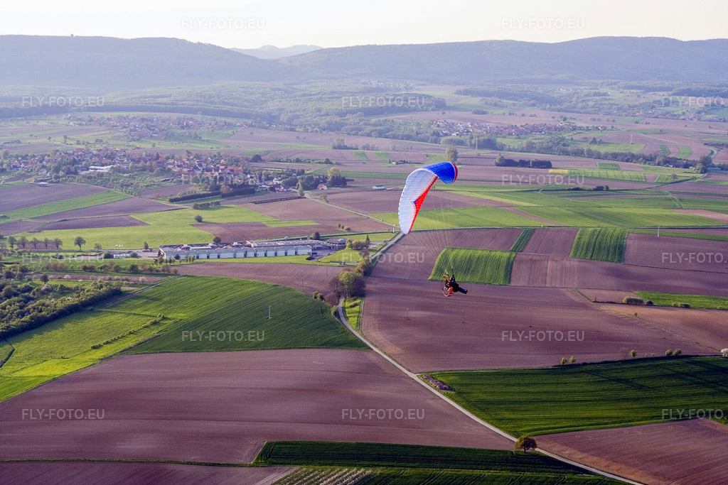 Vue aérienne: Vue de la ville à Hohwiller dans le département Bas Rhin, France. Photo: IMG_10640.jpg prise le 04/05/2008 par Werner Riehm/FLY-FOTO.euRésolution de l'original: 3456 x 2304 px