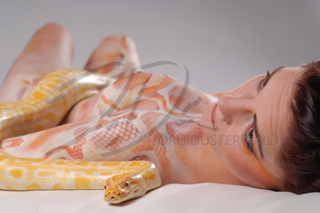 AnimalArt-SNAKE_7297 | #015 | Modell: Janina | Foto: Thorsten Ohmacht - Realisiert mit Pictrs.com
