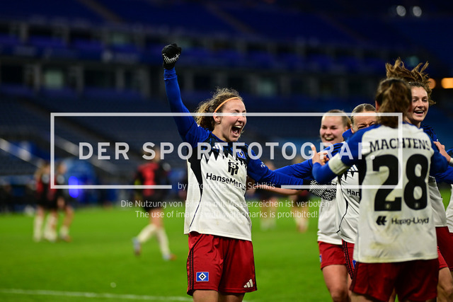 Fußball I Frauen I Saison 2025-2026 I DFB-Pokal I Achtelfinale I Hamburger SV - Bayer 04 Leverkusen I 16863 | Jubel, Begeisterung, Enthusiasmus, Euphorie, Freude, Glücksgefühl, Heiterkeit bei: Melanie Brunnthaler (11, Hamburger SV) - Realisiert mit Pictrs.com