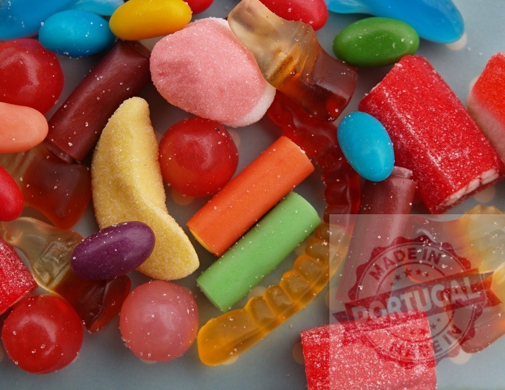 Assorted colorful candy collection creating sweet background | Close-up of various colorful candies and jelly sweets, coated in sugar - Realisiert mit Pictrs.com