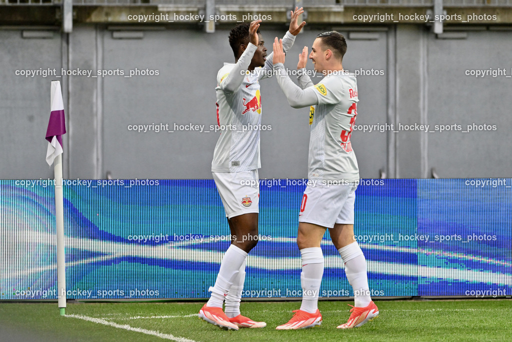 Austria Klagenfurt vs. FC Red Bull Salzburg | #19 Karim Konate FC Red Bull Salzburg, #30 Oscar Gloukh FC Red Bull Salzburg, Austria Klagenfurt vs. FC Red Bull Salzburg, Austria Klagenfurt vs. FC Red Bull Salzburg am 24.04.2024 in Klagenfurt (Wörthersee Stadion ), Austria, (Photo by Bernd Stefan)