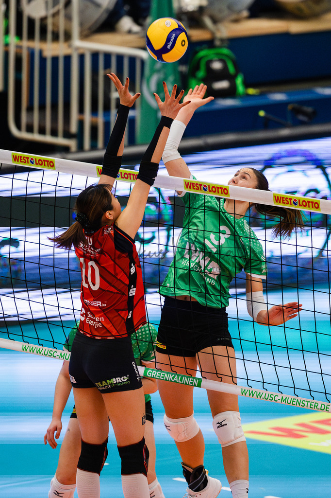 Volleyball, 1. Bundesliga Frauen, Hauptrunde, 8. Spieltag, Saison 2025/2026: USC Münster - Dresdner SC | 1. Bundesliga Frauen, Hauptrunde, 8. Spieltag, Saison 2025/2026, USC Münster empfängt Dresdner SC in der Sporthalle Berg Fidel in Münster. Foto: sportfotografie.ms | Markus Paletta - Realisiert mit Pictrs.com