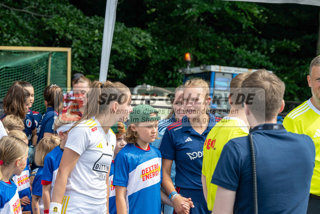 Final4_20250531-1141-Z82_7845 | Krefeld, Deutschland, 31.05.2025:  Feldhockey Final4 2025 – „Deutsche Feldhockey-Meisterschaften 2025“ im Gerd-Wellen-Hockeyanlage am 31.05.2025 in Krefeld, Deutschland. (Foto von Kramhöller/Fehrmann/Kaste)Krefeld, Germany, 31.05.2025: Feldhockey Final4 2025 – „Deutsche Feldhockey-Meisterschaften 2025“ in Gerd-Wellen-Hockeyanlage at 31.05.2025 in Krefeld, Deutschland. (Foto from Kramhöller/Fehrmann/Kaste)