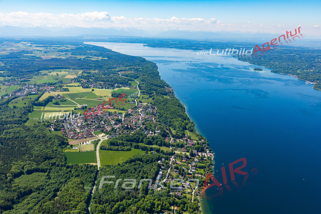 Aktuelles Luftbild von  Berg - Die Luftaufnahme wurde 2021 mittels UL-Flugzeug erstellt ( keine Drohne ) - hochauflösende Kamera-Systeme von  Canon -Beste Qualität - Für grossformatige Ausdrucke geeignet. Die Geschenkidee !
