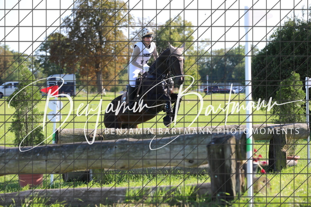 AZ2A1070 | Benjamin Bartmann Photomoments