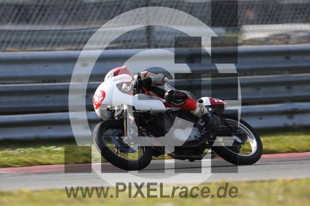 0v92-20250412_00432 | Schöne Erinnerungen an spannende Momente - das festzuhalten ist unser Job. PIXELrace.de ist seit 2003 auf den Rennstrecken Europas unterwegs um die Action draußen beim Fahren und die wunderbare Stimmung imm Fahrerlager für euch einzufangen.