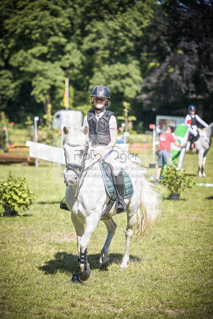 DOS_0488 | Entdecke hochwertige Reitturnierfotos von Foto Oger. Professionell, emotional und authentisch – jetzt Lieblingsmomente im Shop bestellen.Deutschlandweite Turnierfotografie. - Realisiert mit Pictrs.com