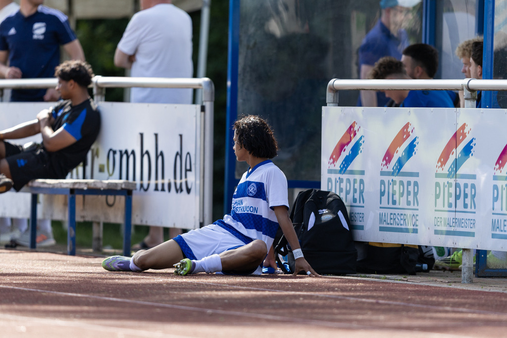 Fußball I Männer I 40. Pfingscup Hollage I 13196 | realhellocedii - Realisiert mit Pictrs.com