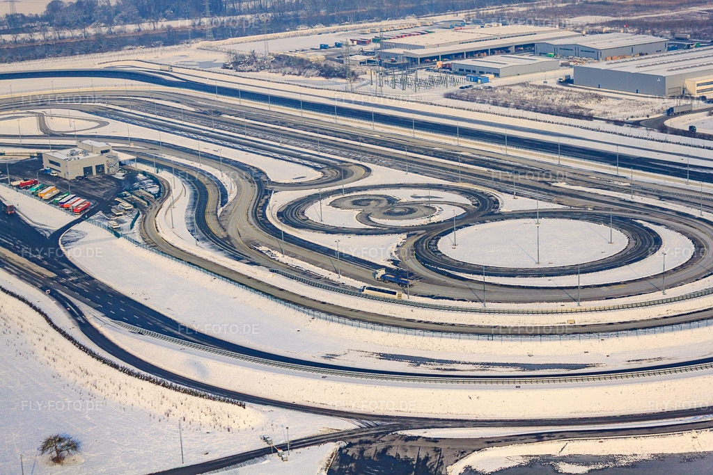 Luftbild: Industriegebiet Oberwald, Daimler LKW-Teststrecke im Winter bei Schnee in Wörth am Rhein im Bundesland Rheinland-Pfalz in Deutschland. Foto: IMG_23950.jpg vom 27.01.2010 durch Werner Riehm/FLY-FOTO.de
