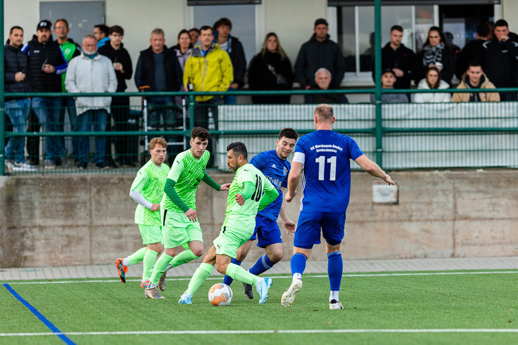 SG Morshausen - FC Karbach II | Sportfotografie Hermann-Josef Stoffel - Realisiert mit Pictrs.com