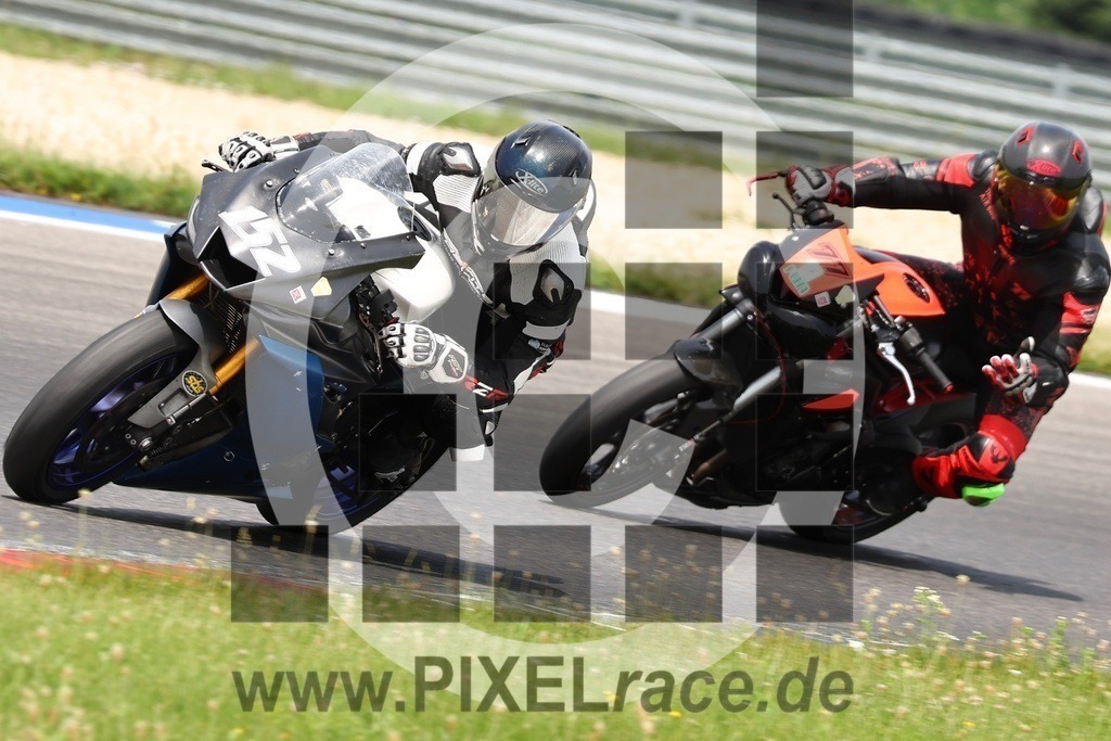 0152-20240621_10859 | Schöne Erinnerungen an spannende Momente - das festzuhalten ist unser Job. PIXELrace.de ist seit 2003 auf den Rennstrecken Europas unterwegs um die Action draußen beim Fahren und die wunderbare Stimmung imm Fahrerlager für euch einzufangen.