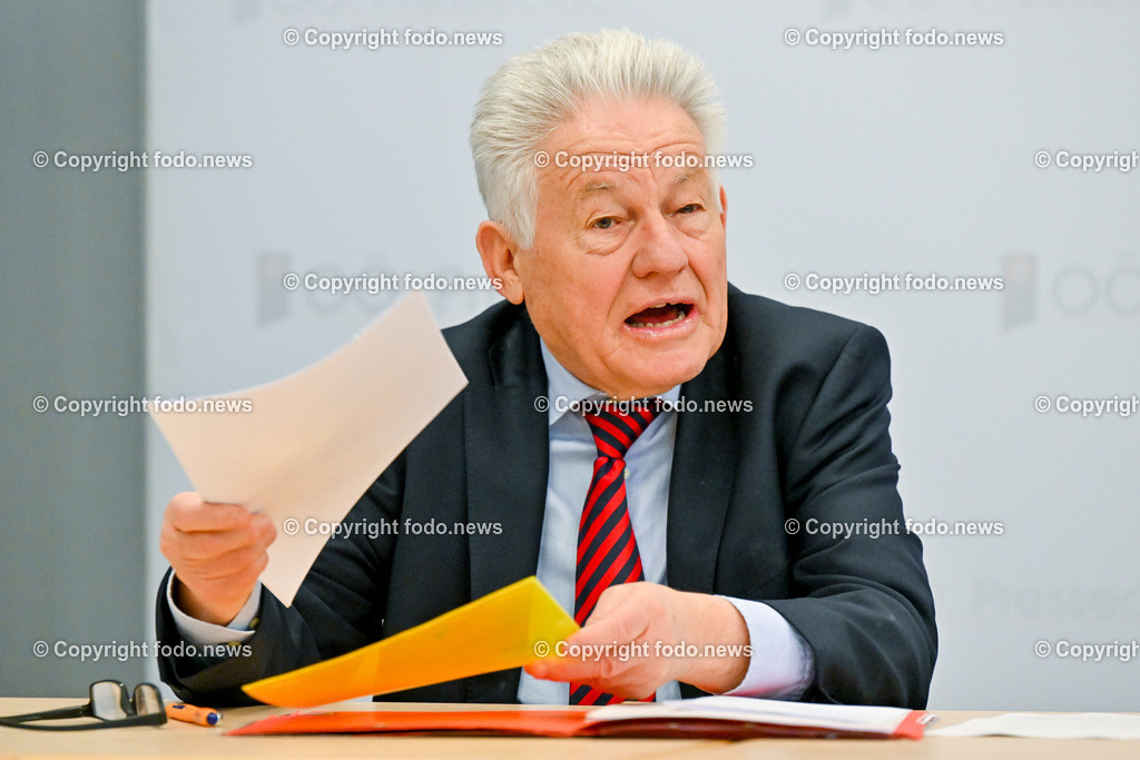 Pressekonferenz ProOriente_ Die Veränderung der Epoche-Herausforderung für die Christen_ 09.03.2023-31 | 09.03.2023, Presseclub Linz, AUT, Pressekonferenz Pro Oriente, Die Veraenderung der Epoche-Herausforderung fuer die Christen, im Bild LH a.D. Josef Puehringer (Vorsitzender von PRO ORIENTE Sektion Linz)