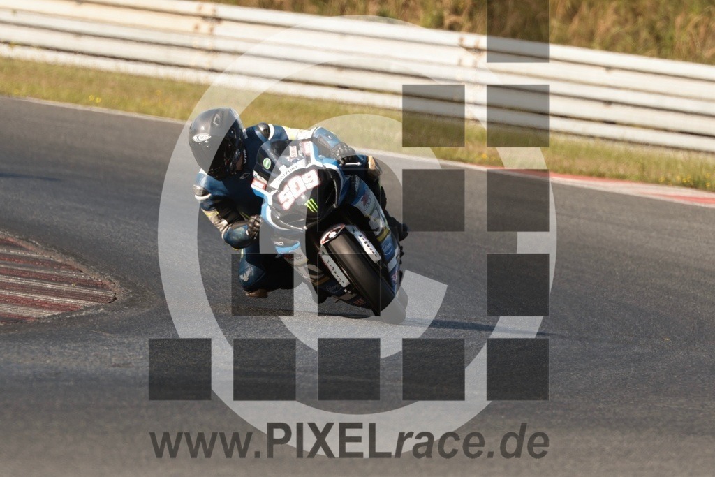 0509-20250812_12018 | Schöne Erinnerungen an spannende Momente - das festzuhalten ist unser Job. PIXELrace.de ist seit 2003 auf den Rennstrecken Europas unterwegs um die Action draußen beim Fahren und die wunderbare Stimmung imm Fahrerlager für euch einzufangen.