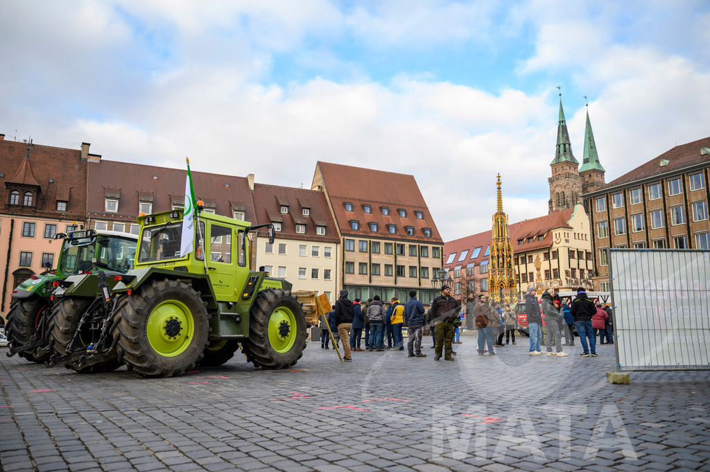 _DWI0385 | Bauerndemo gegen Agrarpolitik der Bundesregierung  auf dem Straße Obstmarkt und Hauptmarkt . Nürnberg, 08.01.2024 - Realisiert mit Pictrs.com