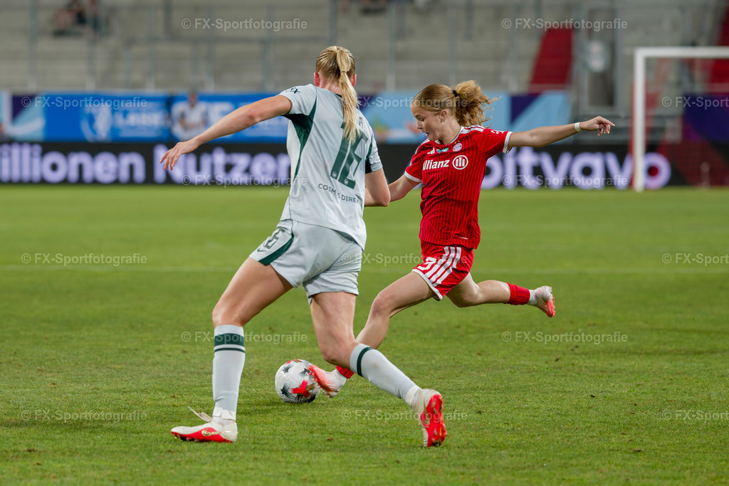 Supercup-Frauen-Bayern-Muenchen-vs-VfL-Wolfsburg 083 | Sportfotos und Eventgalerien von FX-Sportfotografie. Bilder von Fußball, Vereinsveranstaltungen und Events direkt ansehen und als Download bestellen. - Realisiert mit Pictrs.com