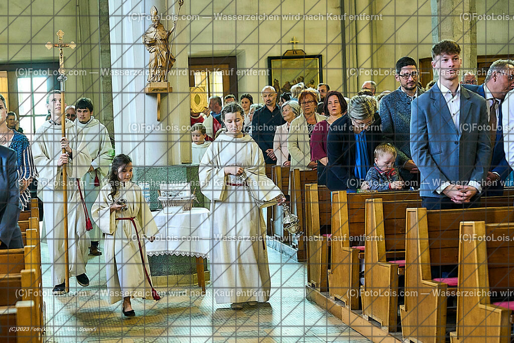 ALP2194_Pfarrfirmung Wieselburg_Einzug | (C)FotoLois.com, Alois Spandl, Pfarrfirmung in Wieselburg mit Firmspender Eduard Gruber (ehemaliger Generalvikar der Diözese St. Pölten), Sa 3. Juni 2023.