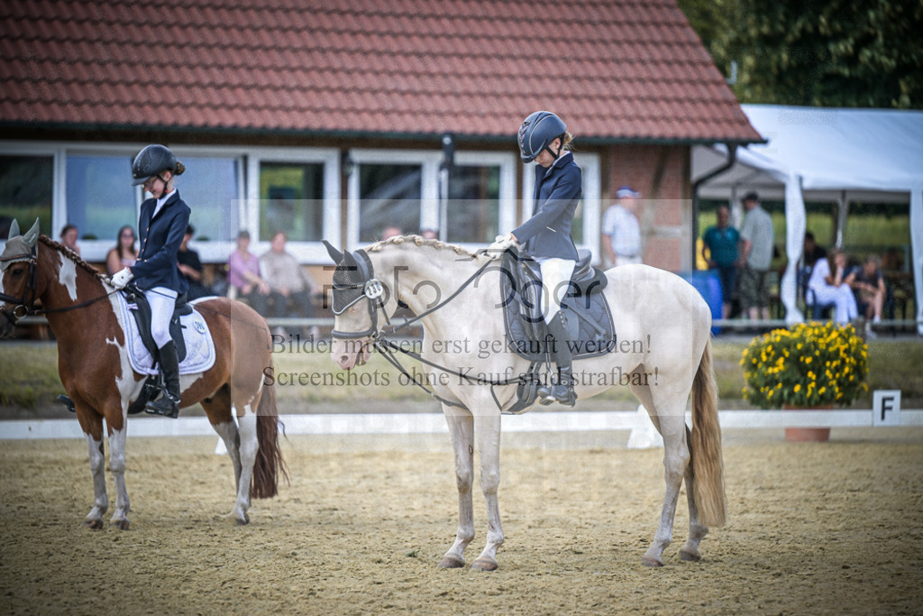 DOS_8802 | Entdecke hochwertige Reitturnierfotos von Foto Oger. Professionell, emotional und authentisch – jetzt Lieblingsmomente im Shop bestellen.Deutschlandweite Turnierfotografie. - Realisiert mit Pictrs.com