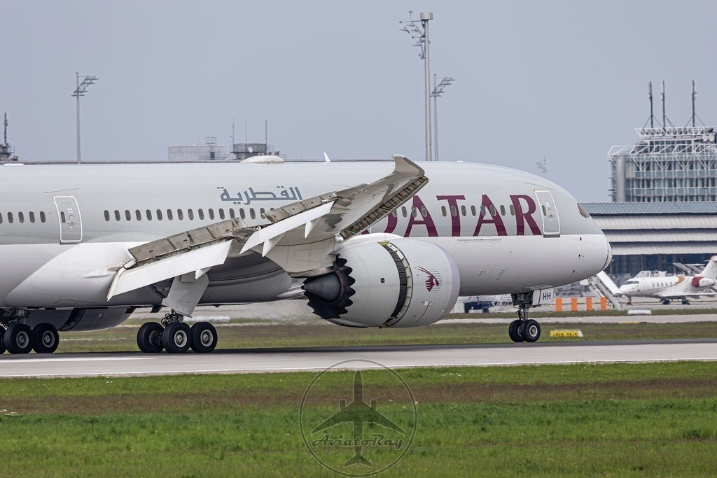 QR57-B789-A7-BHH-DOH-MUC-20240509-1-TPAI-sharpen-enhance-2x | Browse breathtaking aviation photography and order high-quality prints from AviatoRay's gallery. Perfect for enthusiasts and collectors. - Realisiert mit Pictrs.com
