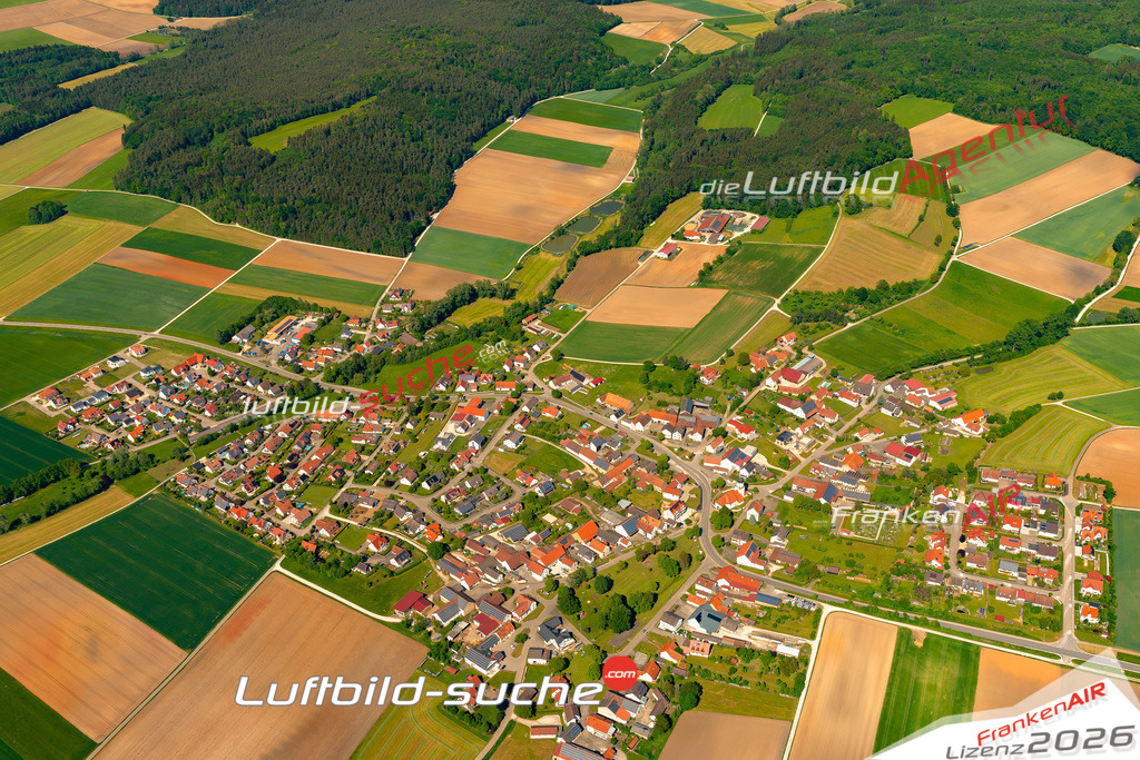 Das Luftbild zeigt : Amerbach Wemding - Die Luftaufnahme wurde 2024 vom UL-Flugzeug aus erstellt ( keine Drohne ) - Hochauflösende Luftaufnahme - Für grossformatige Ausdrucke geeignet. Die Geschenkidee !Mit Lizenz und Bildrechte bestellbar