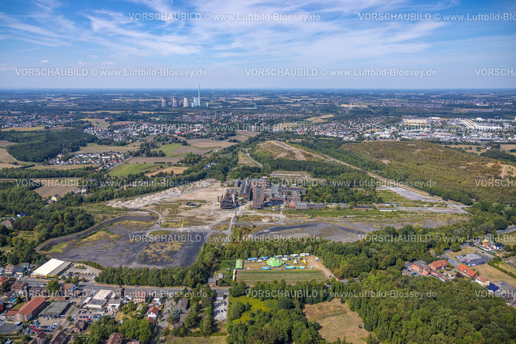 Hamm220809373HerringenPelkum | Luftbild, Hammerkopfturm im ehem. Bergwerk Ost Zeche Heinrich Robert, Kissinger Höhe 2 / Halde Humbert und im Hintergrund das RWE Power AG Kraftwerk Gersteinwerk, Herringen, Hamm, Ruhrgebiet, Nordrhein-Westfalen, Deutschland