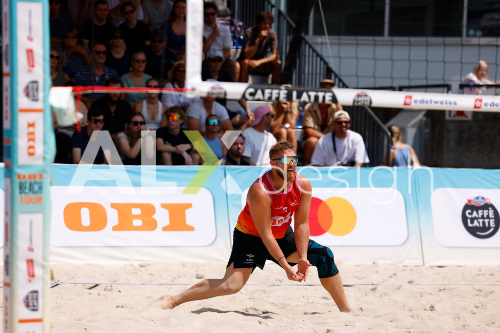 Obi BeachTour 2026 - Basel | BASEL, SWITZERLAND - JULY 19: MORITZ KINDL (AUT) during the Obi BeachTour 2026 match between LEITNER / KINDL (AUT) and BREER / KÄLIN (SUI) at Barfüsserplatz on July 19, 2026 in Basel, Switzerland. - Realisiert mit Pictrs.com
