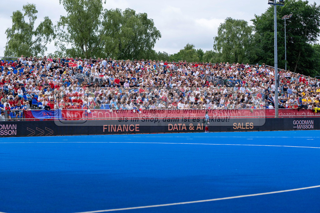 Final4_20250601-1102-HK108290 | Krefeld, Deutschland, 01.06.2025:  Feldhockey Final4 2025 – „Deutsche Feldhockey-Meisterschaften 2025“ Harvestehuder HTC - Düsseldorfer HC (Finale Damen) im Gerd-Wellen-Hockeyanlage am 01.06.2025 in Krefeld, Deutschland. (Foto von Kramhöller/Fehrmann/Kaste)Krefeld, Germany, 01.06.2025: Feldhockey Final4 2025 – „Deutsche Feldhockey-Meisterschaften 2025“ Harvestehuder HTC - Düsseldorfer HC (Finale Damen) in Gerd-Wellen-Hockeyanlage at 01.06.2025 in Krefeld, Deutschland. (Foto from Kramhöller/Fehrmann/Kaste)