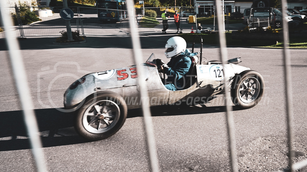 19. Arosa ClassicCar 2023 - 2. September 2023 | 19. Arosa ClassicCar 2023
Arosa, Schweiz
Zumstein Max aus Attiswil mit der Startnummer 121 in einem Cooper F3 MK3, Jahrgang 1949, in der Klasse Alpine Performance.
@arosaclassiccar, @arosa.official, #arosaclassiccar, #arosa, #76curves, #classiccar
Bild: Sportfotografie Markus Aeschimann | www.markus-aeschimann.ch - Realisiert mit Pictrs.com