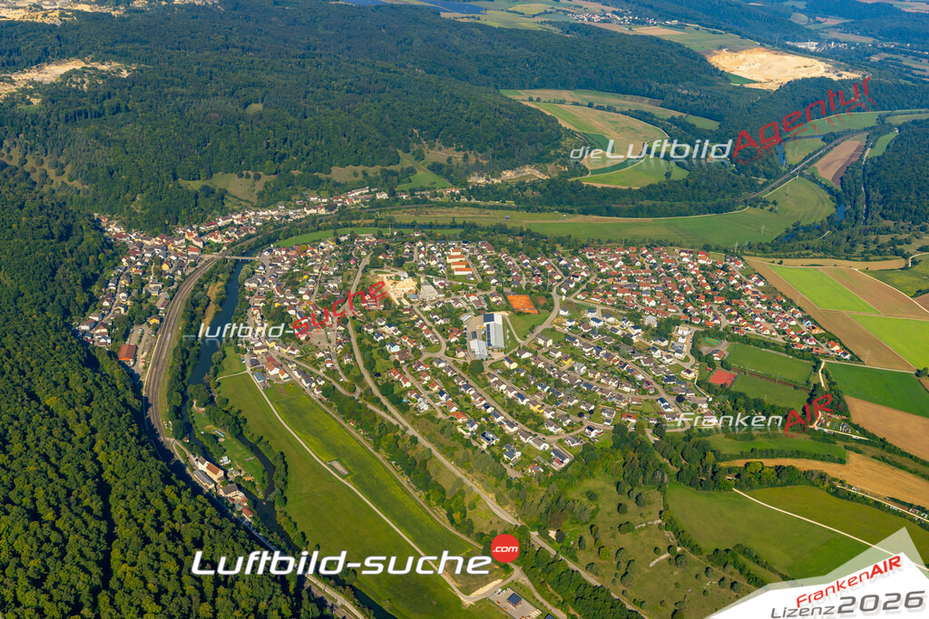 Das Luftbild zeigt :  Solnhofen - Die Luftaufnahme wurde 2024 vom UL-Flugzeug aus erstellt ( keine Drohne ) - Hochauflösende Luftaufnahme - Für grossformatige Ausdrucke geeignet. Die Geschenkidee !Mit Lizenz und Bildrechte bestellbar
