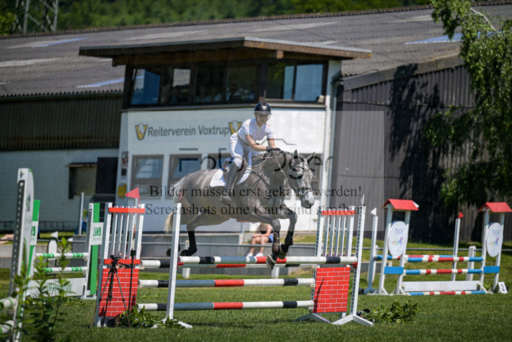 Reitturnier Voxtrup | Entdecke hochwertige Reitturnierfotos von Foto Oger. Professionell, emotional und authentisch – jetzt Lieblingsmomente im Shop bestellen.Deutschlandweite Turnierfotografie. - Realisiert mit Pictrs.com