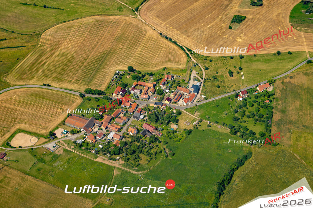 Das Luftbild zeigt : Fröbitz Bad Blankenburg - Die Luftaufnahme wurde 2024 vom UL-Flugzeug aus erstellt ( keine Drohne ) - Hochauflösende Luftaufnahme - Für grossformatige Ausdrucke geeignet. Die Geschenkidee !Mit Lizenz und Bildrechte bestellbar
