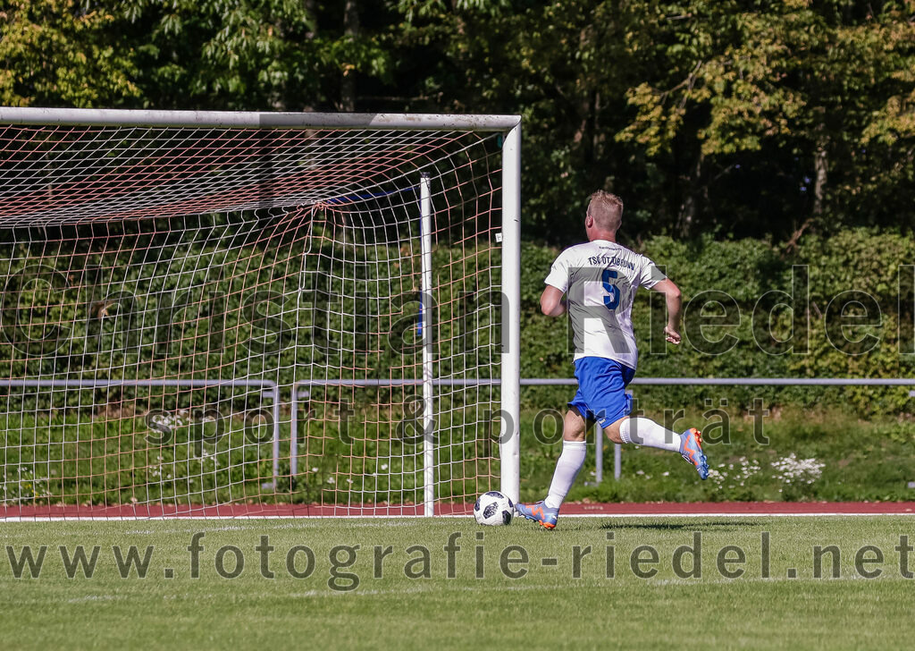 2023-08-19_059_SG_Markt_Schwaben_II_gegen_TSV_Ottobrunn_III | Markt Schwaben, Deutschland, 19.08.2023:
Fußball, C-Klasse 2023 / 2024, 1. Spieltag, (SG) Markt Schwaben II gegen TSV Ottobrunn III, Endergebnis: 0:4

Merlin Oehmen (TSV Ottobrunn, #5) auf dem Weg zum 0:3

Foto: Christian Riedel / fotografie-riedel.net