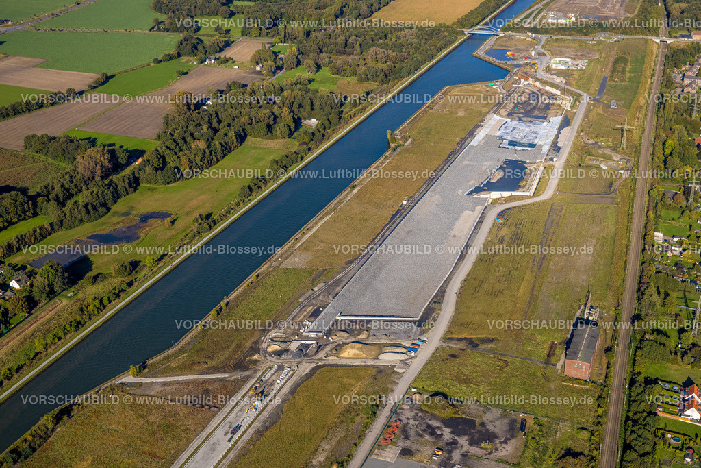 Bergkamen241006674 | Luftbild, Wasserstadt Aden am Datteln-Hamm-Kanal, Baugebiet für geplantes Stadtquartier auf dem Gelände der ehemaligen Zeche Haus Aden, Detailaufnahme an der Jahnstraße, Oberaden, Bergkamen, Ruhrgebiet, Nordrhein-Westfalen, Deutschland