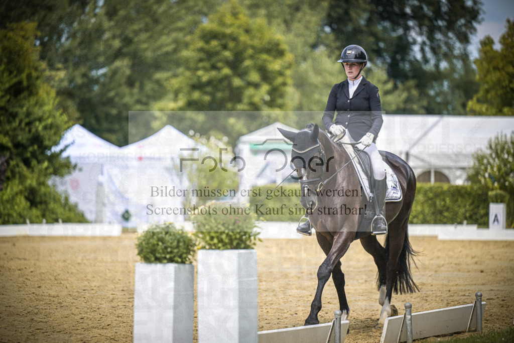 DOS_2618 | Entdecke hochwertige Reitturnierfotos von Foto Oger. Professionell, emotional und authentisch – jetzt Lieblingsmomente im Shop bestellen.Deutschlandweite Turnierfotografie. - Realisiert mit Pictrs.com