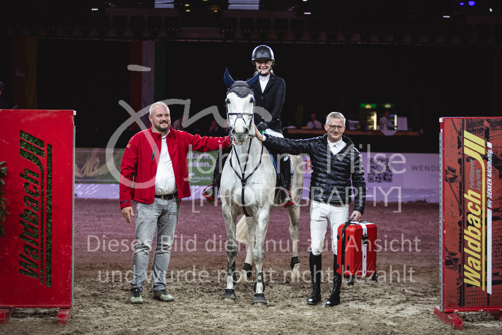 241102_Oldenburg_FinaleWaldbach-192 | Deine schönsten Turniermomente als professionelle Fotos! Entdecke hochwertige Pferdesport-Fotografie im Online-Shop. Jetzt Fotos finden & bestellen!