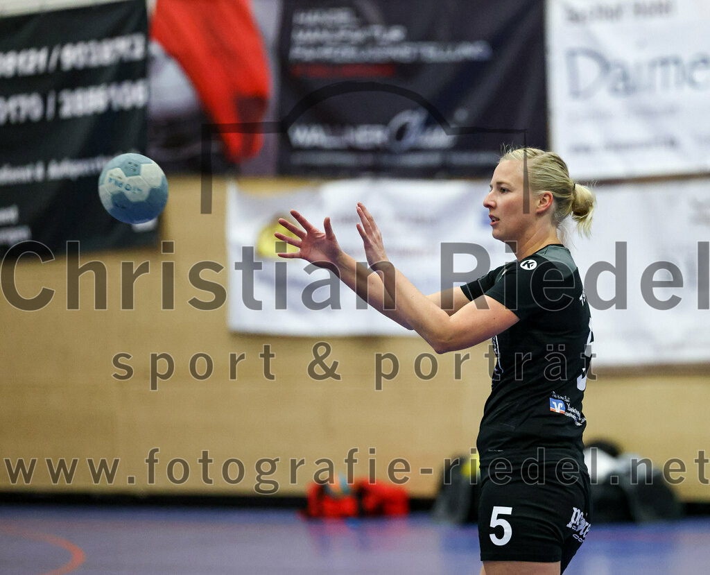 2022-12-04_055_SV_Anzing_gegen_TSV_Uebersee | Anzing, Deutschland, 04.12.2022:
Handball, Bezirksliga 2022 / 2023, 8. Spieltag, SV Anzing gegen TSV Übersee, Endergebnis: 29:24

Carolin Rinser (TSV Übersee, #5)

Foto: Christian Riedel / fotografie-riedel.net