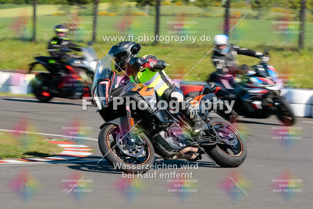 Moto-TeamOBK-21433 | Hier findet Ihr Bilder von Touristenfahrten auf der Nürburgring Nordschleife oder von anderen Veranstaltungen die ich besucht habe. Viel Spass beim Durch Schauen 
