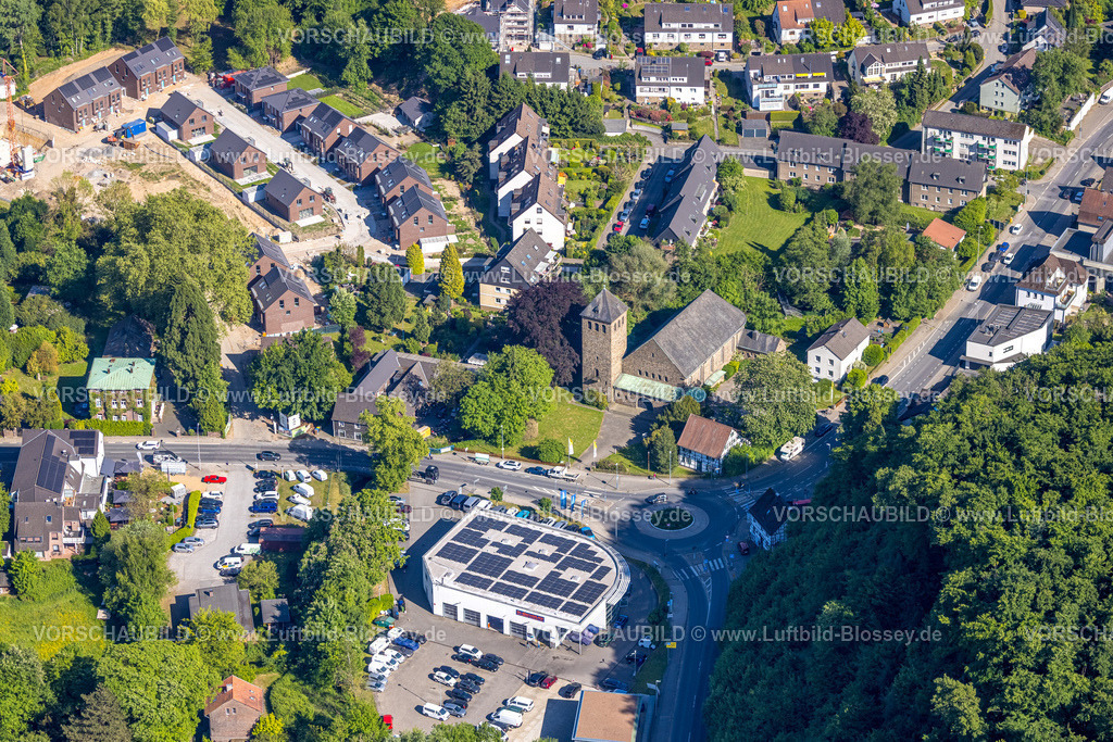 Essen250508892Kettwig | Luftbild, Wohngebiet an der St. Joseph Kirche, Autohaus Ford Kneifel mit Solardach, Laupendahl, Kettwig, Essen, Ruhrgebiet, Nordrhein-Westfalen, Deutschland